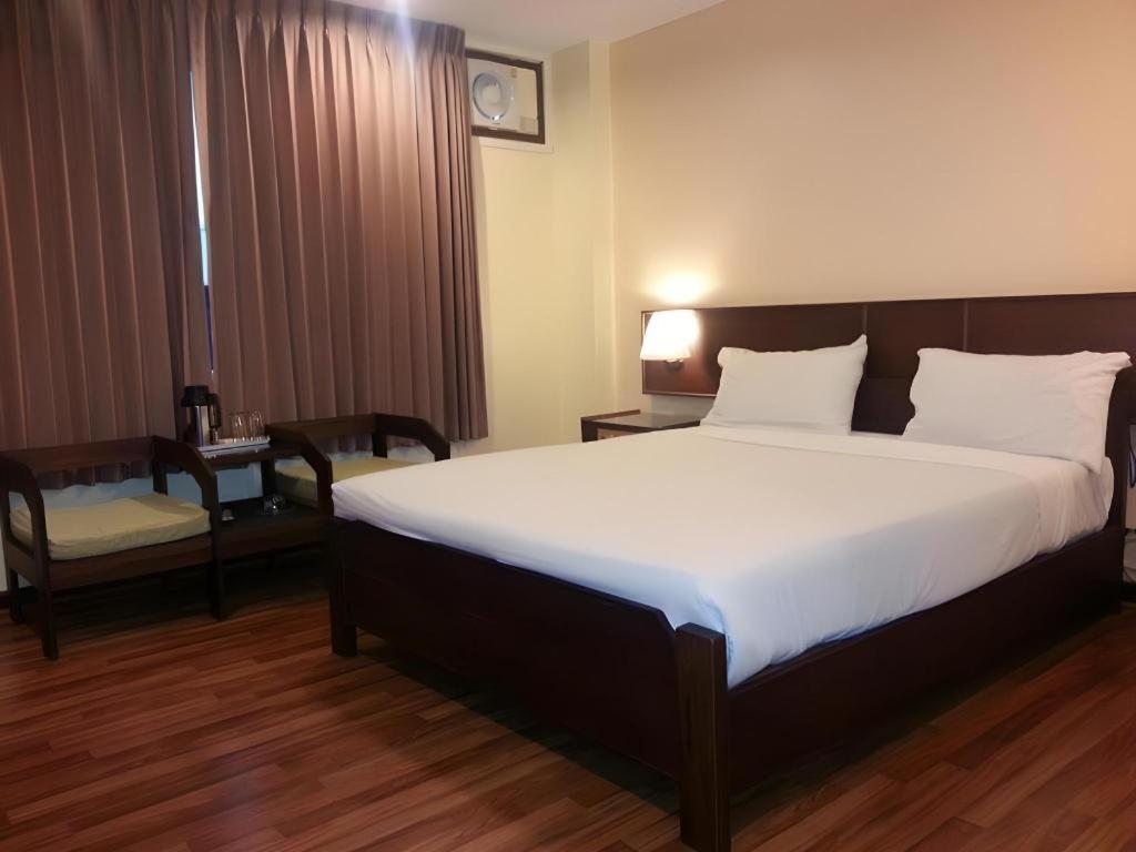 Dusit Hotel Sakon Nakhon Buitenkant foto