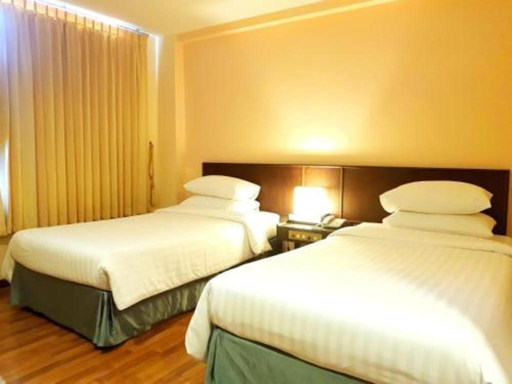 Dusit Hotel Sakon Nakhon Buitenkant foto