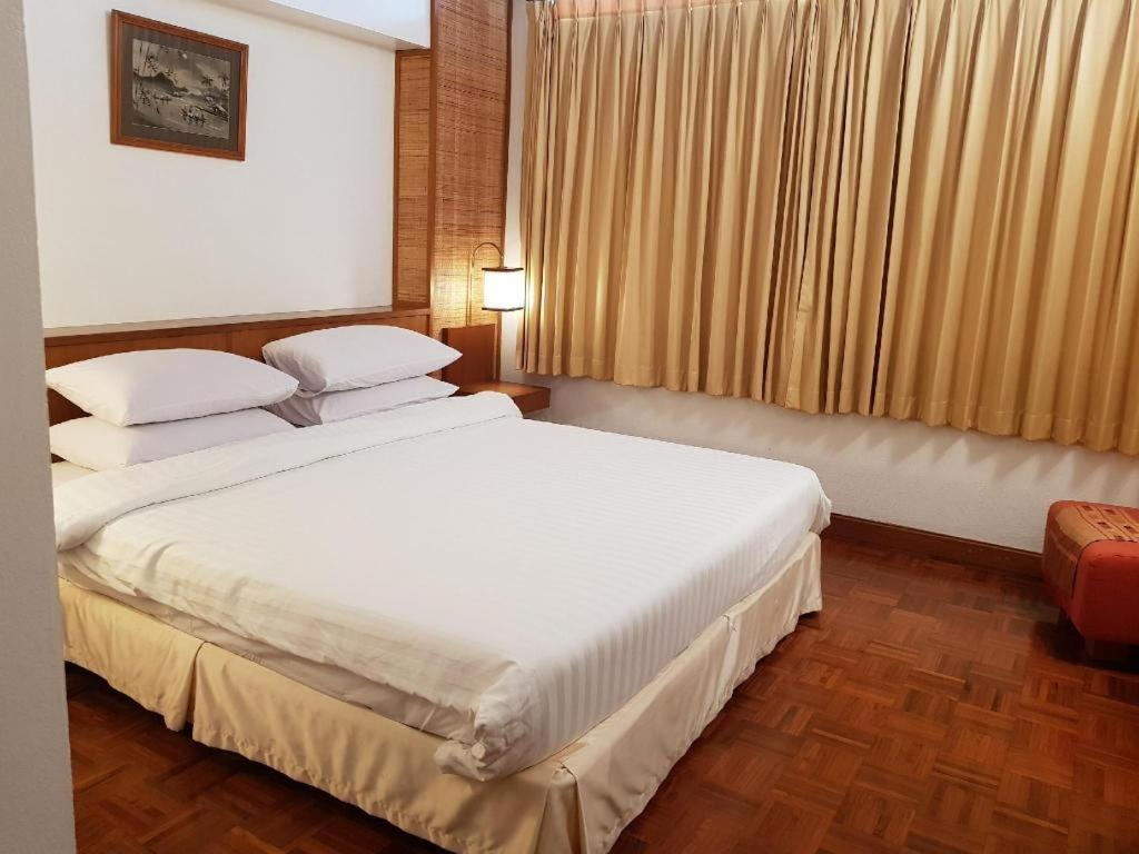 Dusit Hotel Sakon Nakhon Buitenkant foto