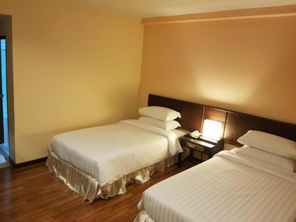 Dusit Hotel Sakon Nakhon Buitenkant foto