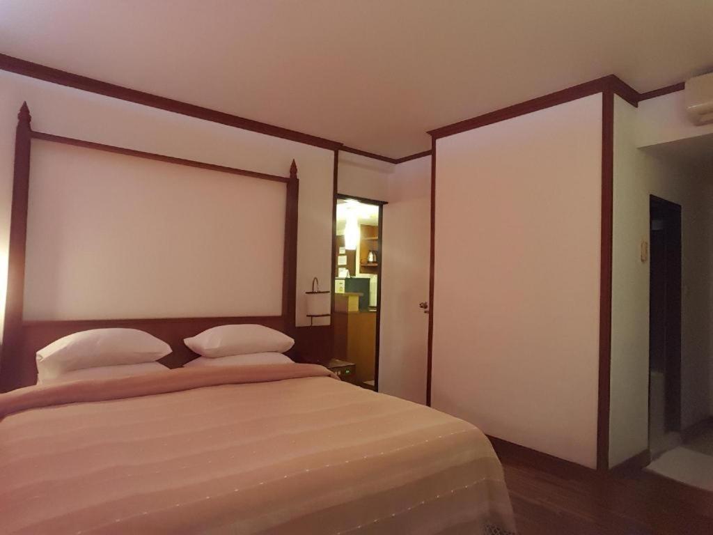 Dusit Hotel Sakon Nakhon Buitenkant foto